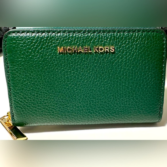 Michael Kors Emerald Leather Wallet (NEW!) Never Used - Picture 1 of 3
